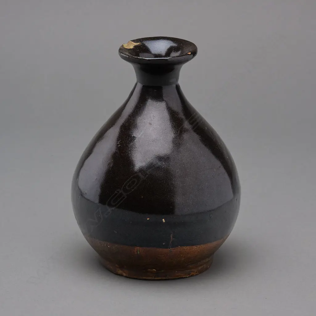 Stoneware Ng ka py bottle China, Image 1++